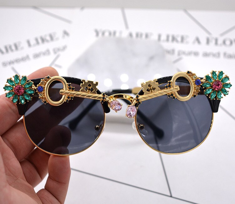 Crystal Rhinestone Baroque Sun glasses Women Brand Designer Summer Luxury Ladies Sunglasses for Summer