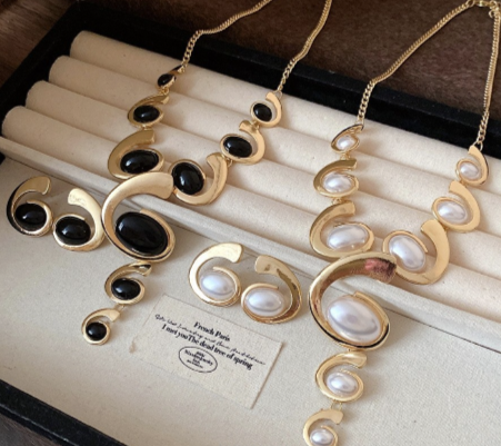Modern Geometric Black & White Resin  Jewelry Set Gold Plated Curve Necklace Matching Stud Earrings Women Party Accessory