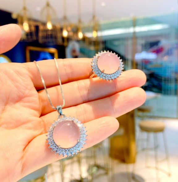 Set of necklace and ring with round pink gemstone, silver-plated zirconia