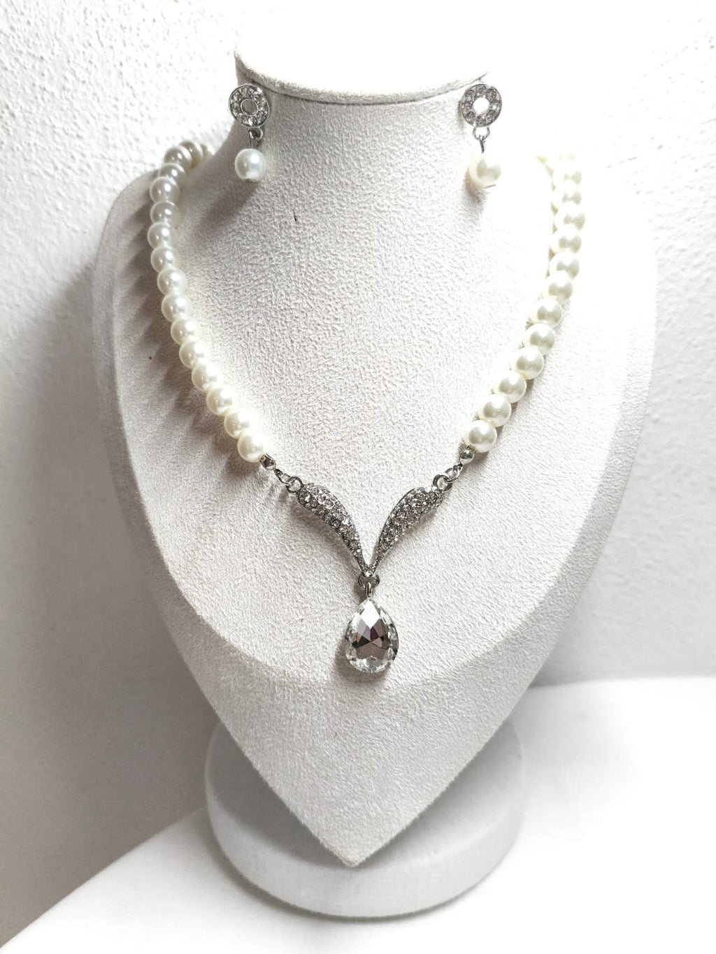 Pearl & Teardrop Crystal Jewelry Set: Necklace & Earrings
