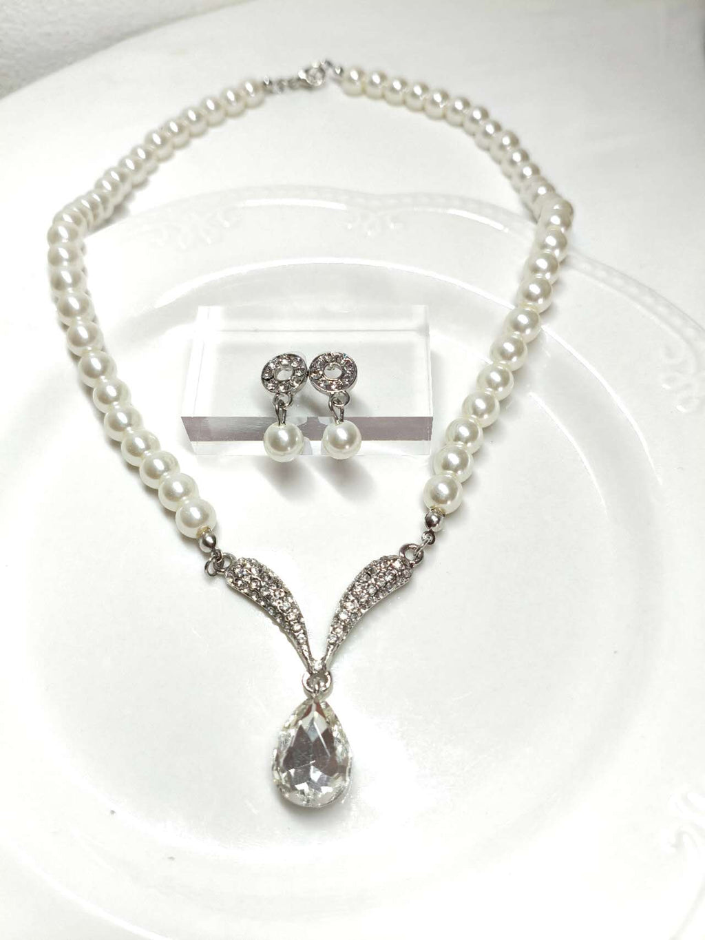 Pearl & Teardrop Crystal Jewelry Set: Necklace & Earrings