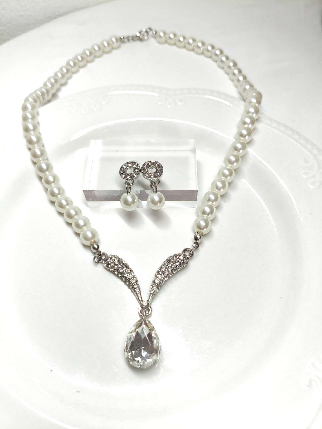 Pearl & Teardrop Crystal Jewelry Set: Necklace & Earrings