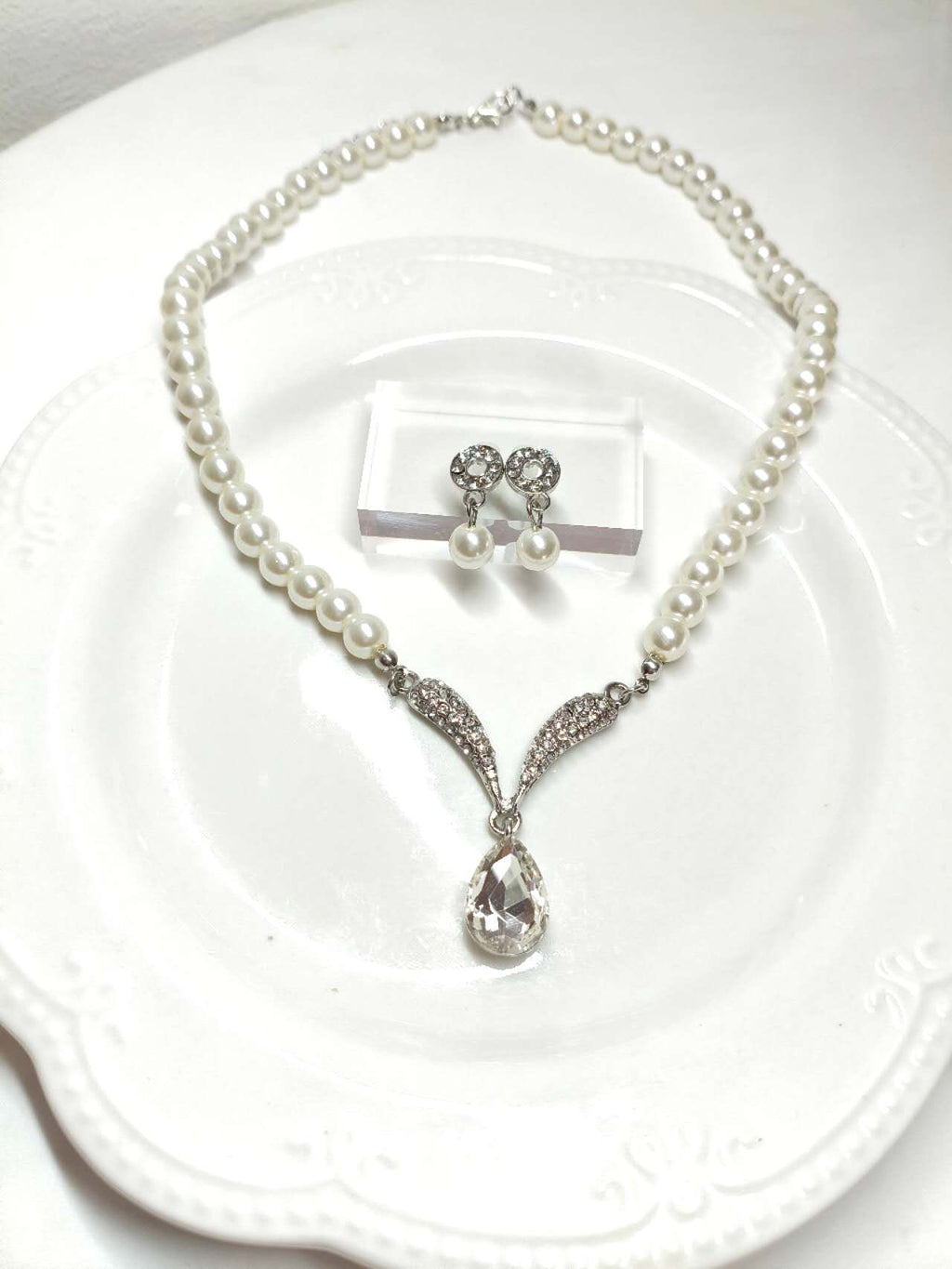 Pearl & Teardrop Crystal Jewelry Set: Necklace & Earrings