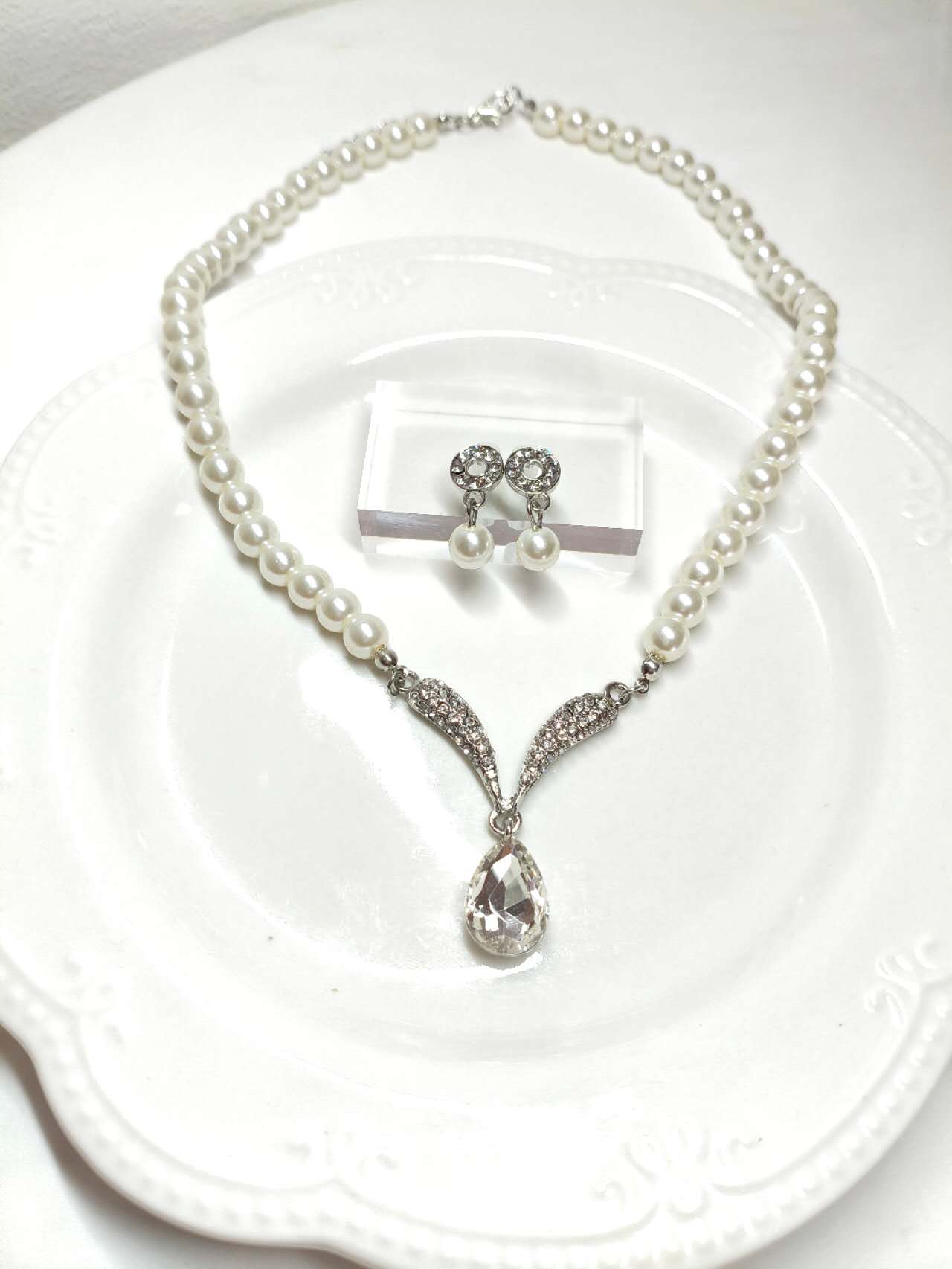 Pearl & Teardrop Crystal Jewelry Set: Necklace & Earrings