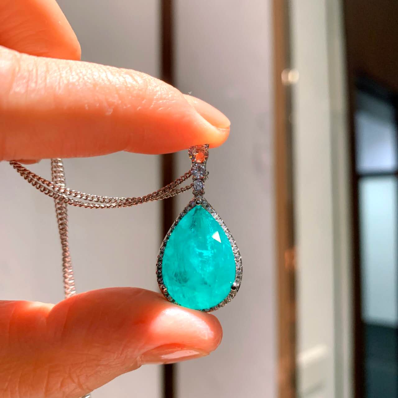 Parure de bijoux simulés Tourmaline Paraiba : collier et boucles d'oreilles, hypoallergénique