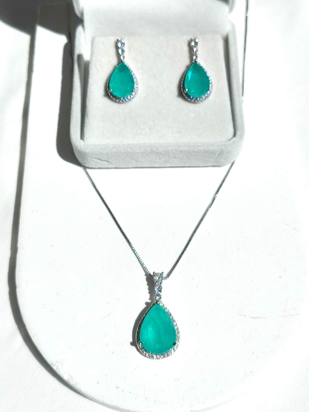 Parure de bijoux simulés Tourmaline Paraiba : collier et boucles d'oreilles, hypoallergénique