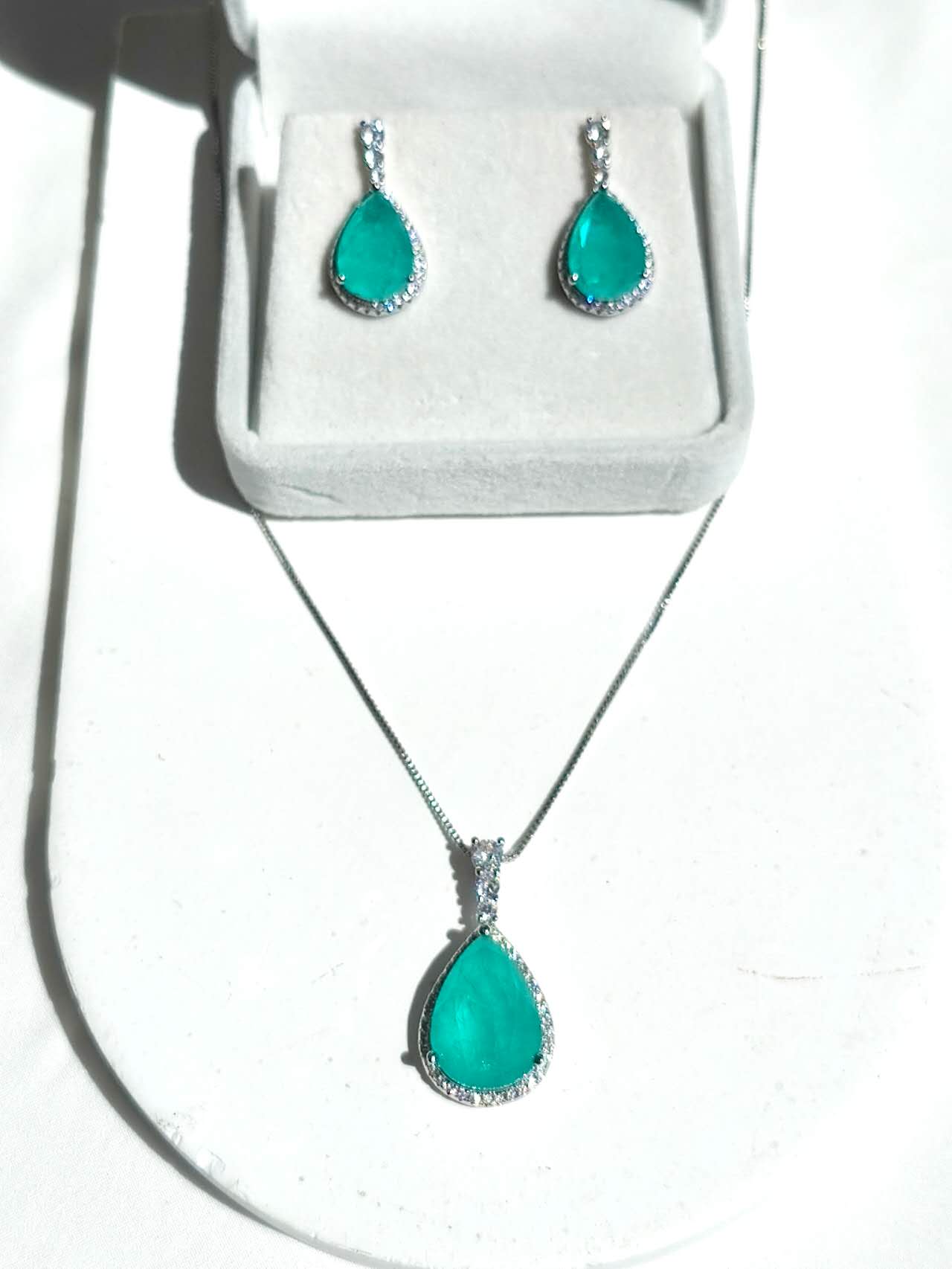 Parure de bijoux simulés Tourmaline Paraiba : collier et boucles d'oreilles, hypoallergénique