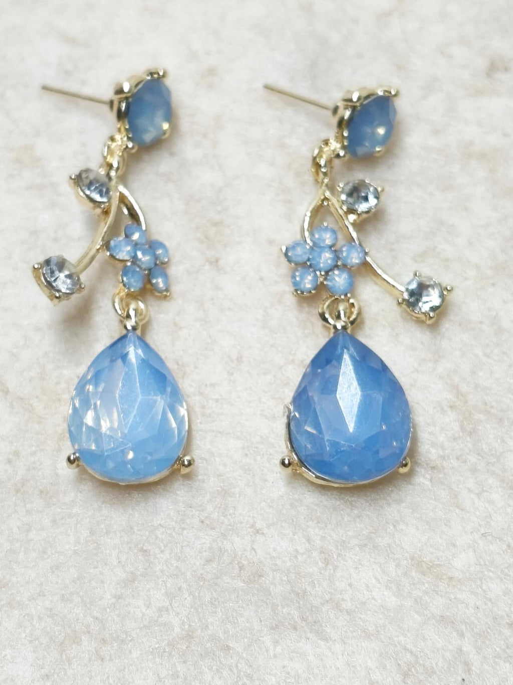 Floral Crystal Jewelry Set: Necklace & Drop Earrings