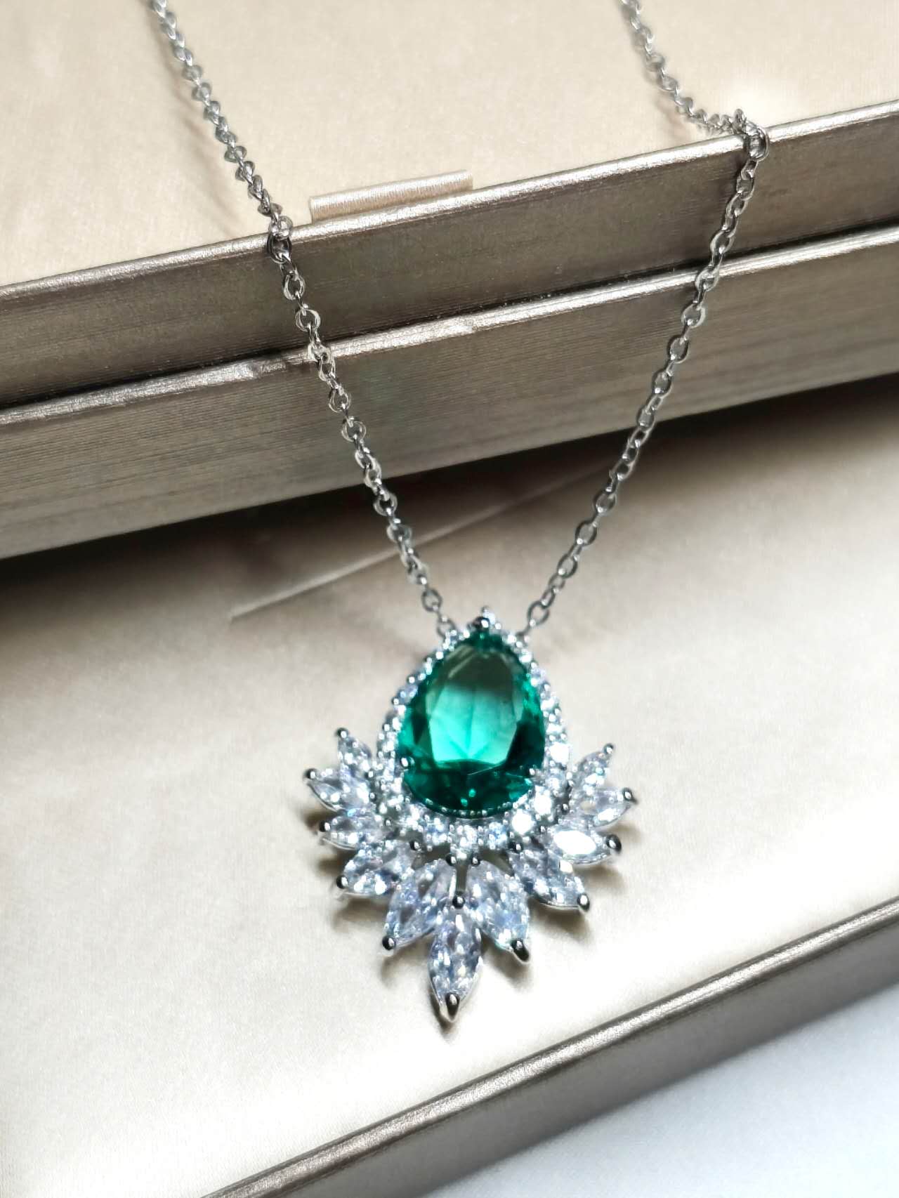 Pearl Cut Emerald Green Cubic Zircon Pendant Necklace Stainless Steel Chain