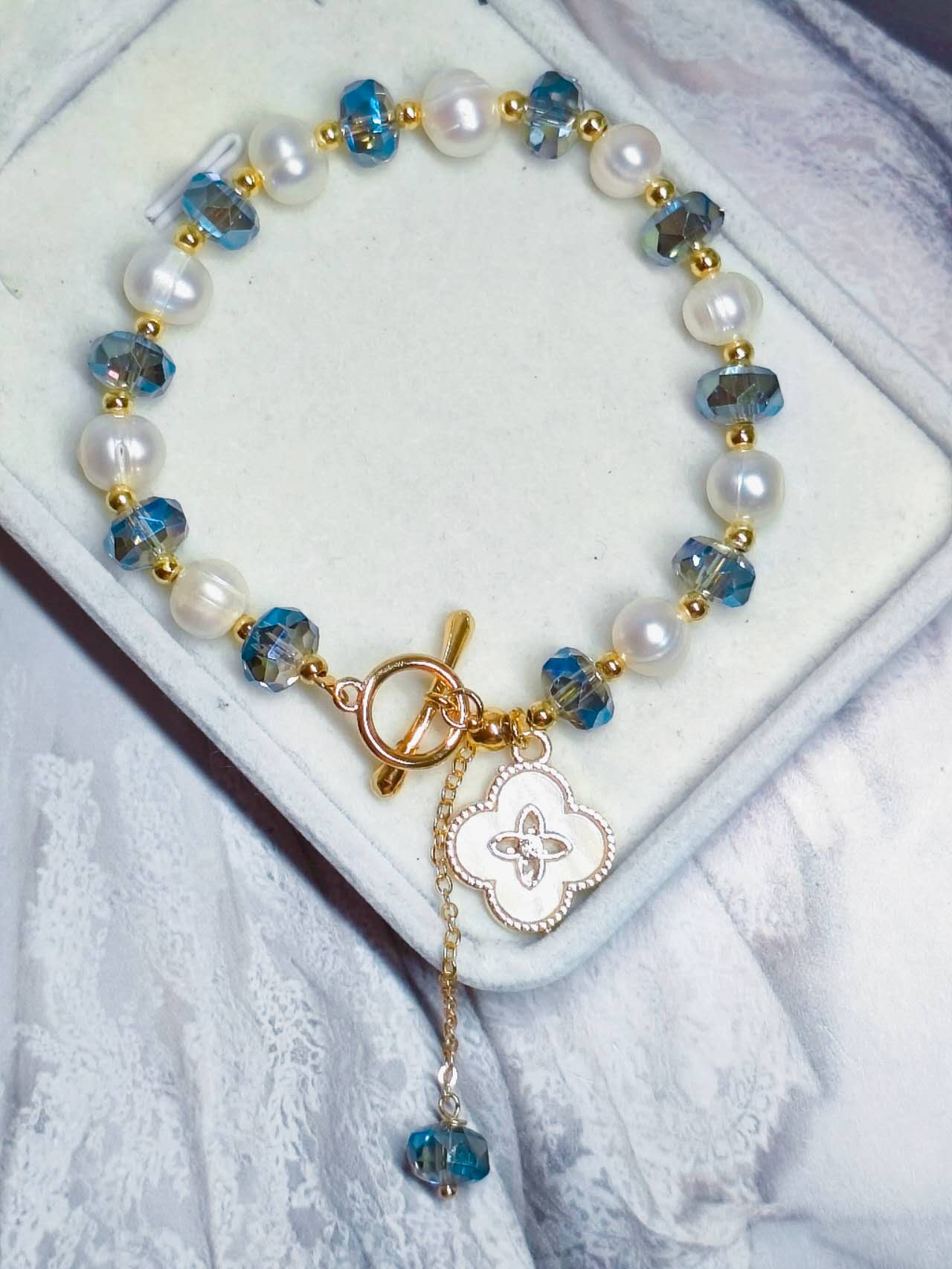 Four Leaf Clover Charm Bracelet Natural Freshwater Pearl Blue Faceted Crystal Beaded OT Clasp