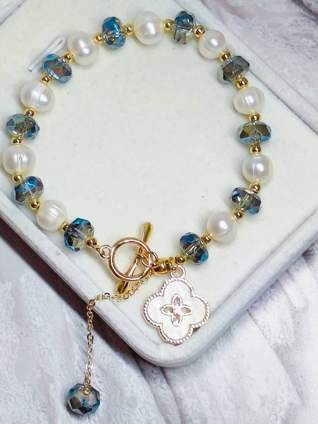 Four Leaf Clover Charm Bracelet Natural Freshwater Pearl Blue Faceted Crystal Beaded OT Clasp