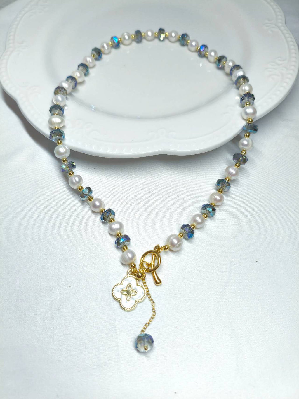 Lucky Four Leaf Clover Pendant Necklace Natural Freshwater Pearl AB Blue Faceted Crystal Beaded OT Clasp Choker
