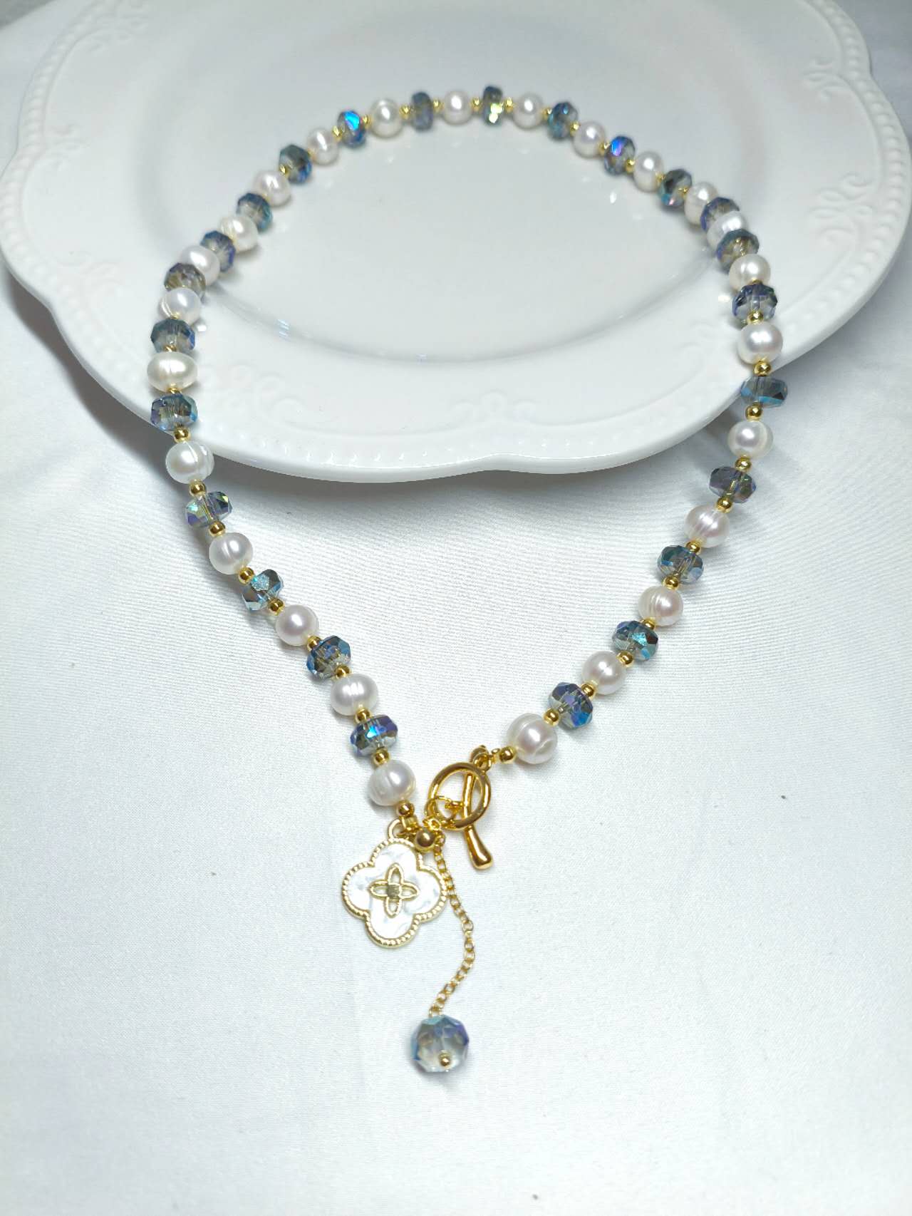 Lucky Four Leaf Clover Pendant Necklace Natural Freshwater Pearl AB Blue Faceted Crystal Beaded OT Clasp Choker