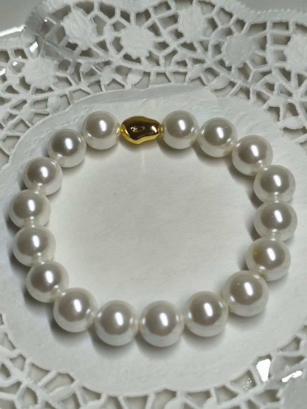 10mm Round Shell Pearl Beaded Bracelet Smooth Gloss Mother of Pearl Gold Clasp
