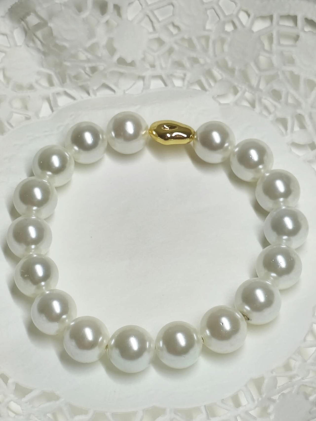10mm Round Shell Pearl Beaded Bracelet Smooth Gloss Mother of Pearl Gold Clasp