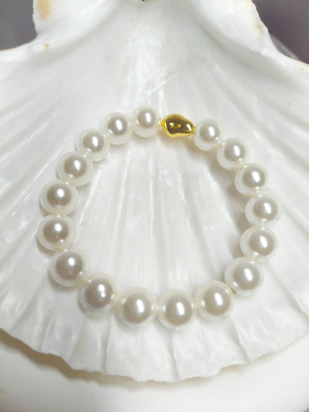 10mm Round Shell Pearl Beaded Bracelet Smooth Gloss Mother of Pearl Gold Clasp