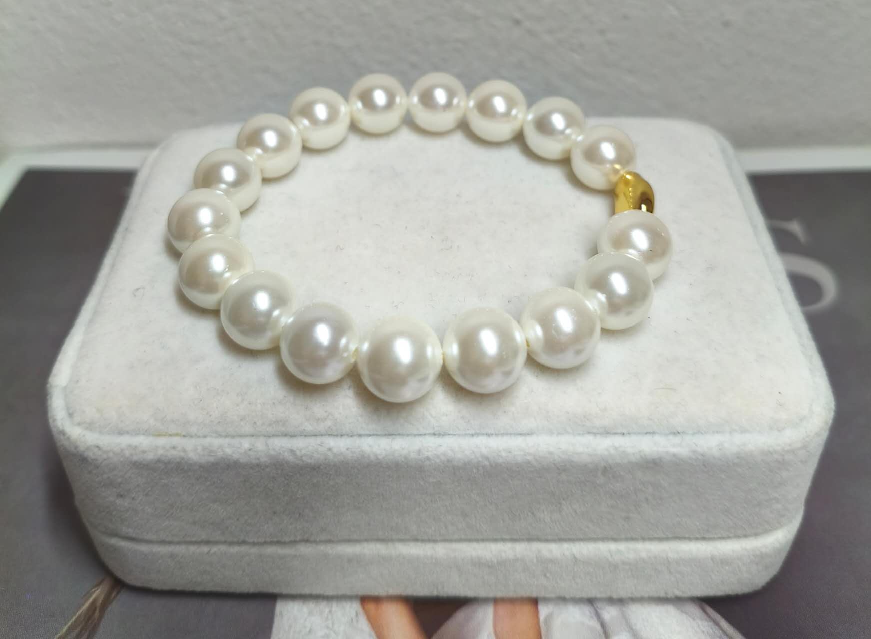 10mm Round Shell Pearl Beaded Bracelet Smooth Gloss Mother of Pearl Gold Clasp
