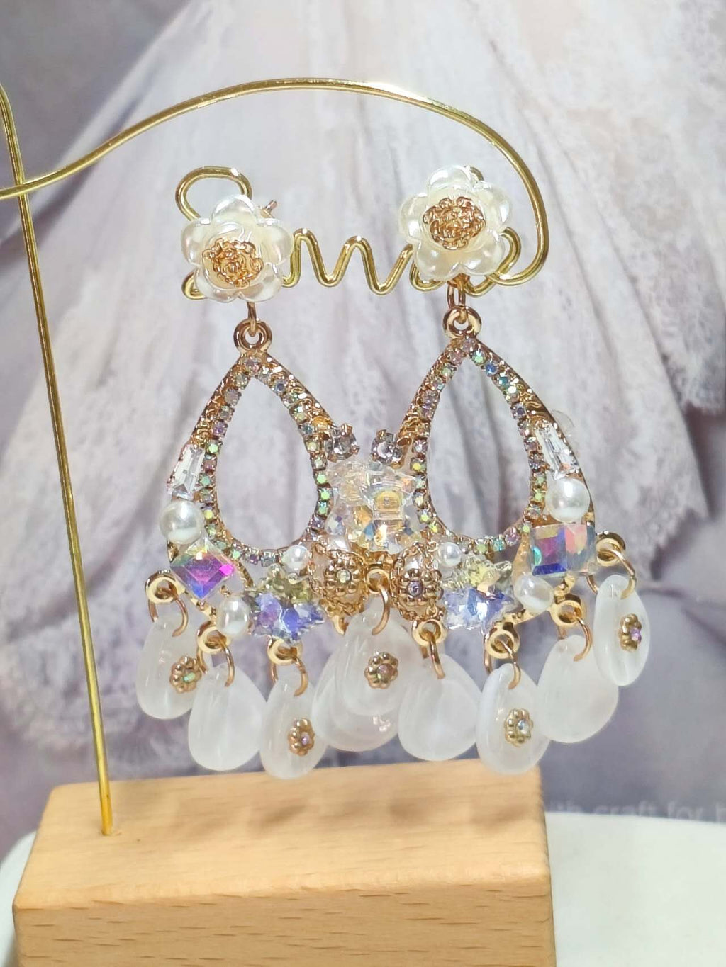 Hypoallergenic White Floral Teardrop Acrylic Crystal Tassel Dangle Earrings Rhinestone