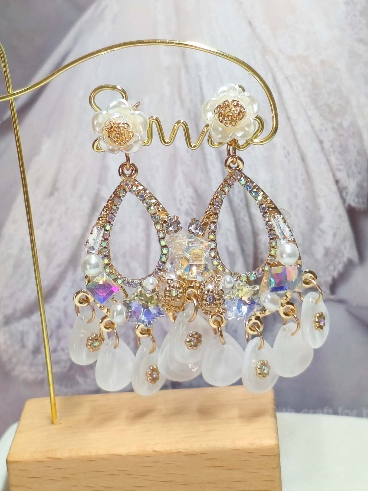 Hypoallergenic White Floral Teardrop Acrylic Crystal Tassel Dangle Earrings Rhinestone