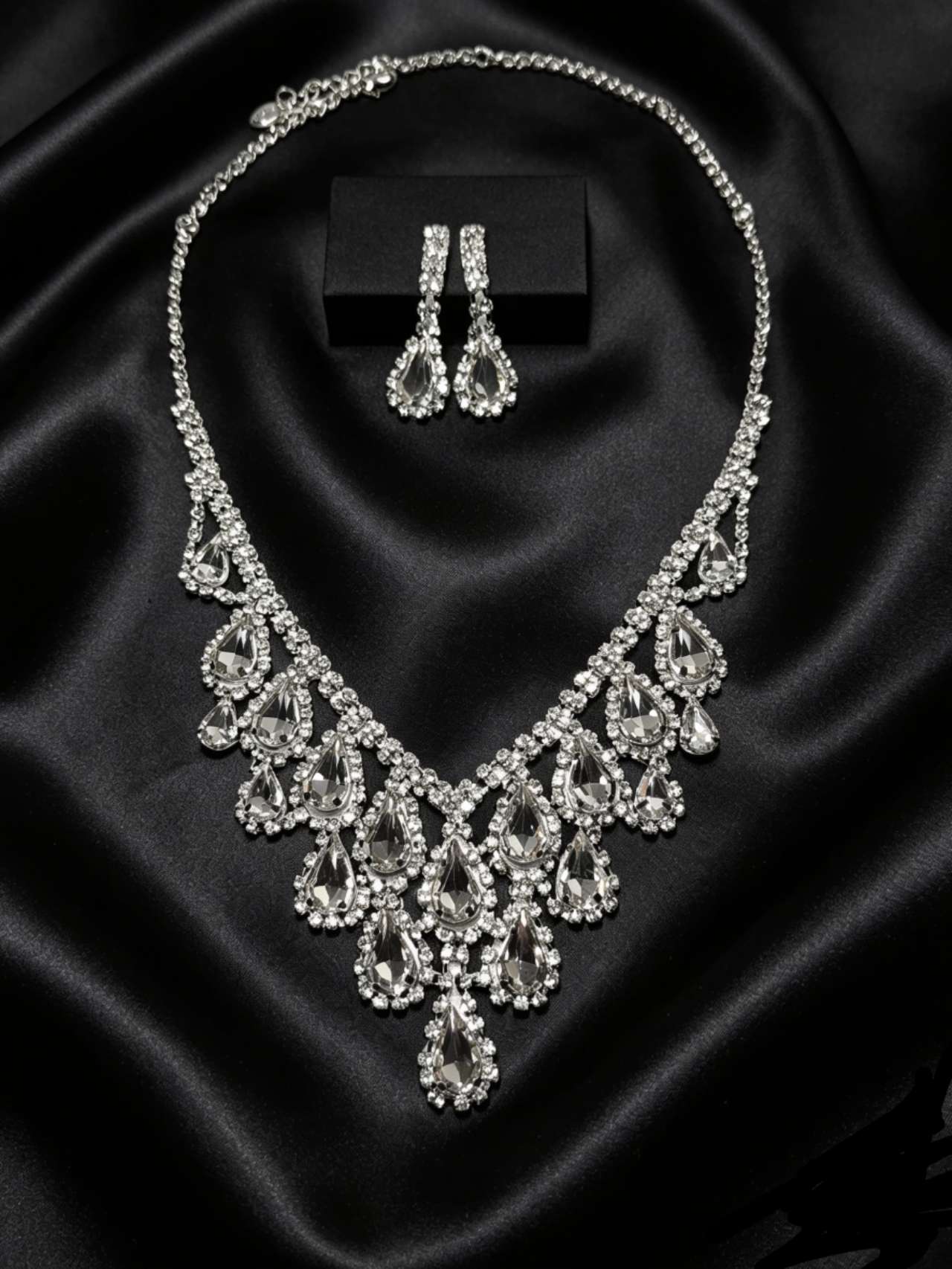 2Pcs Teardrop Crystal Rhinestone Jewelry Set Necklace Earrings Silver Plated