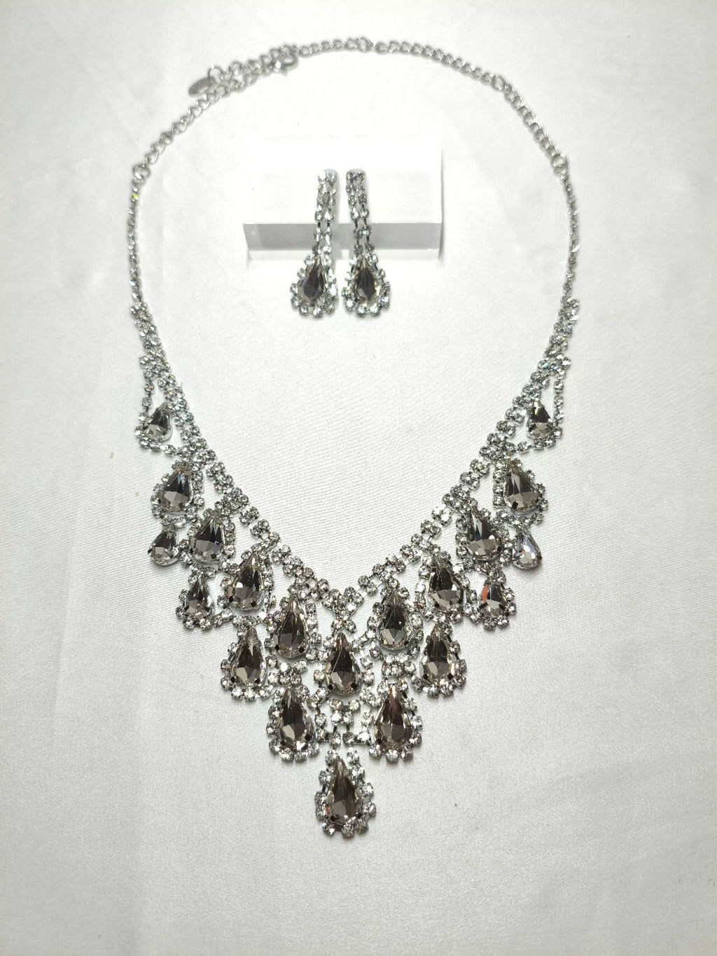 2Pcs Teardrop Crystal Rhinestone Jewelry Set Necklace Earrings Silver Plated