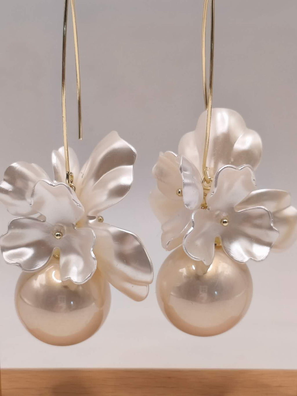 8cm French White Flower Pearl Drop Earrings, 2cm Large Round Pearl Gold Wire Hook Dangle Earrings Hypoallergenic Bridal Wedding Bohemian Jewelry