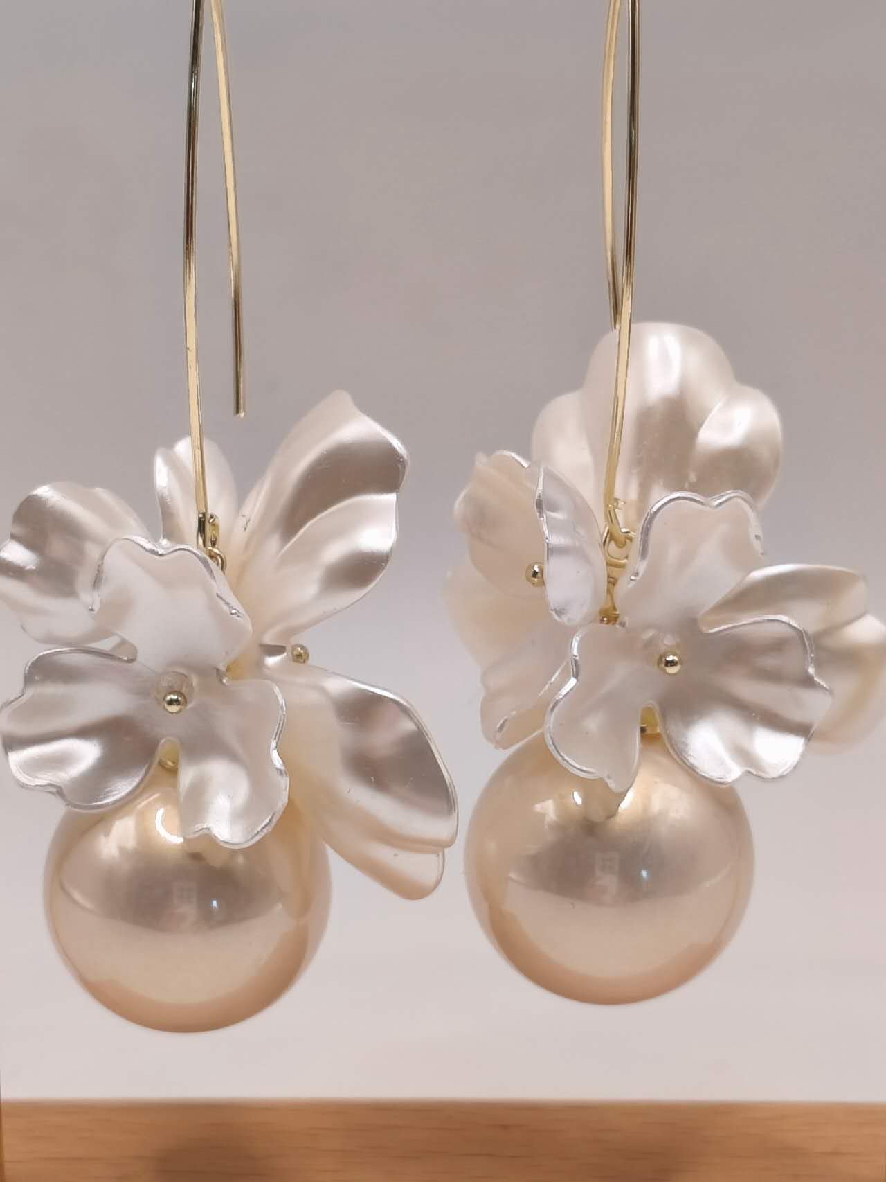 8cm French White Flower Pearl Drop Earrings, 2cm Large Round Pearl Gold Wire Hook Dangle Earrings Hypoallergenic Bridal Wedding Bohemian Jewelry