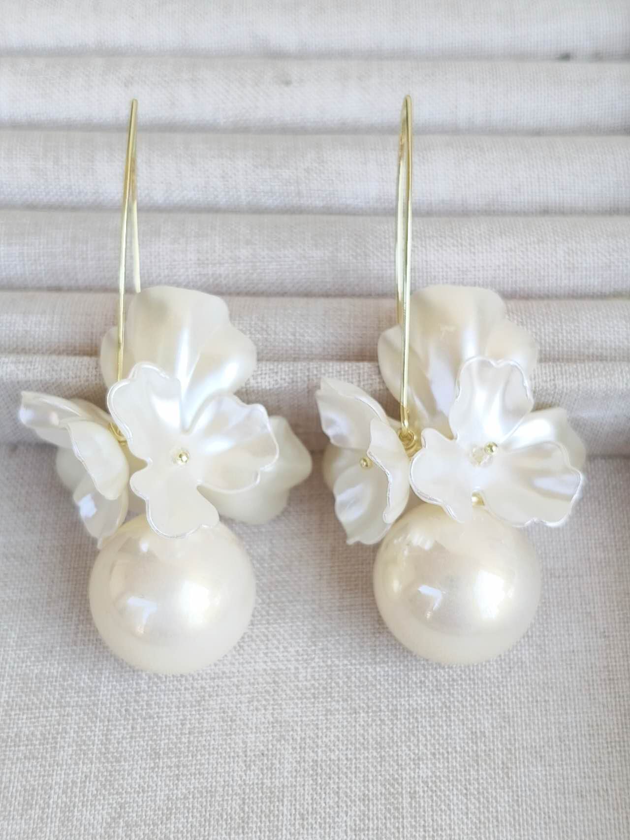 8cm French White Flower Pearl Drop Earrings, 2cm Large Round Pearl Gold Wire Hook Dangle Earrings Hypoallergenic Bridal Wedding Bohemian Jewelry