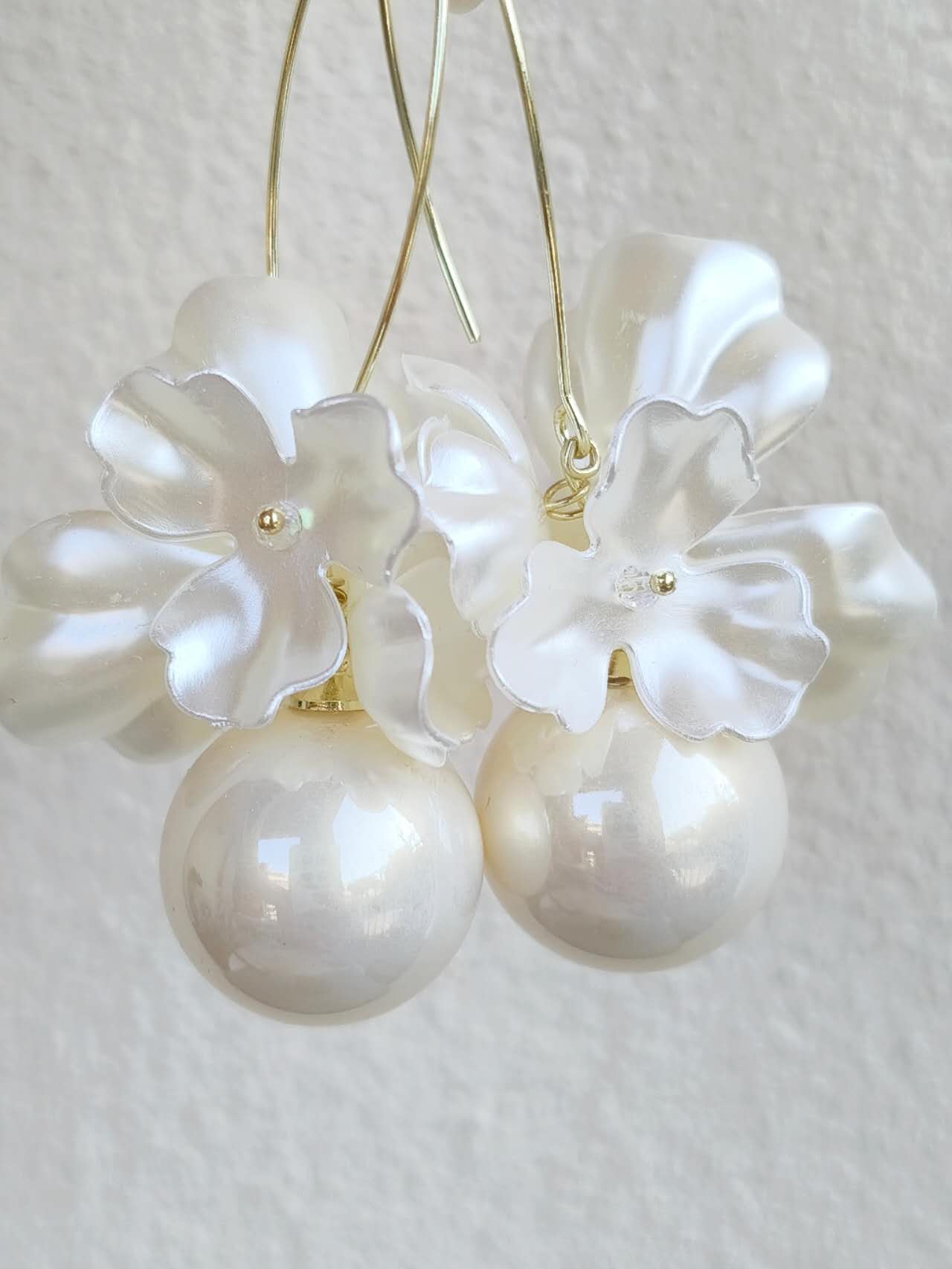 8cm French White Flower Pearl Drop Earrings, 2cm Large Round Pearl Gold Wire Hook Dangle Earrings Hypoallergenic Bridal Wedding Bohemian Jewelry
