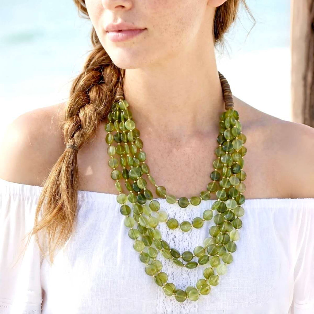 Collier plastron bohème multicouche perles plates en résine, fermoir perles en bois, chaîne réglable, bijoux d'été plage