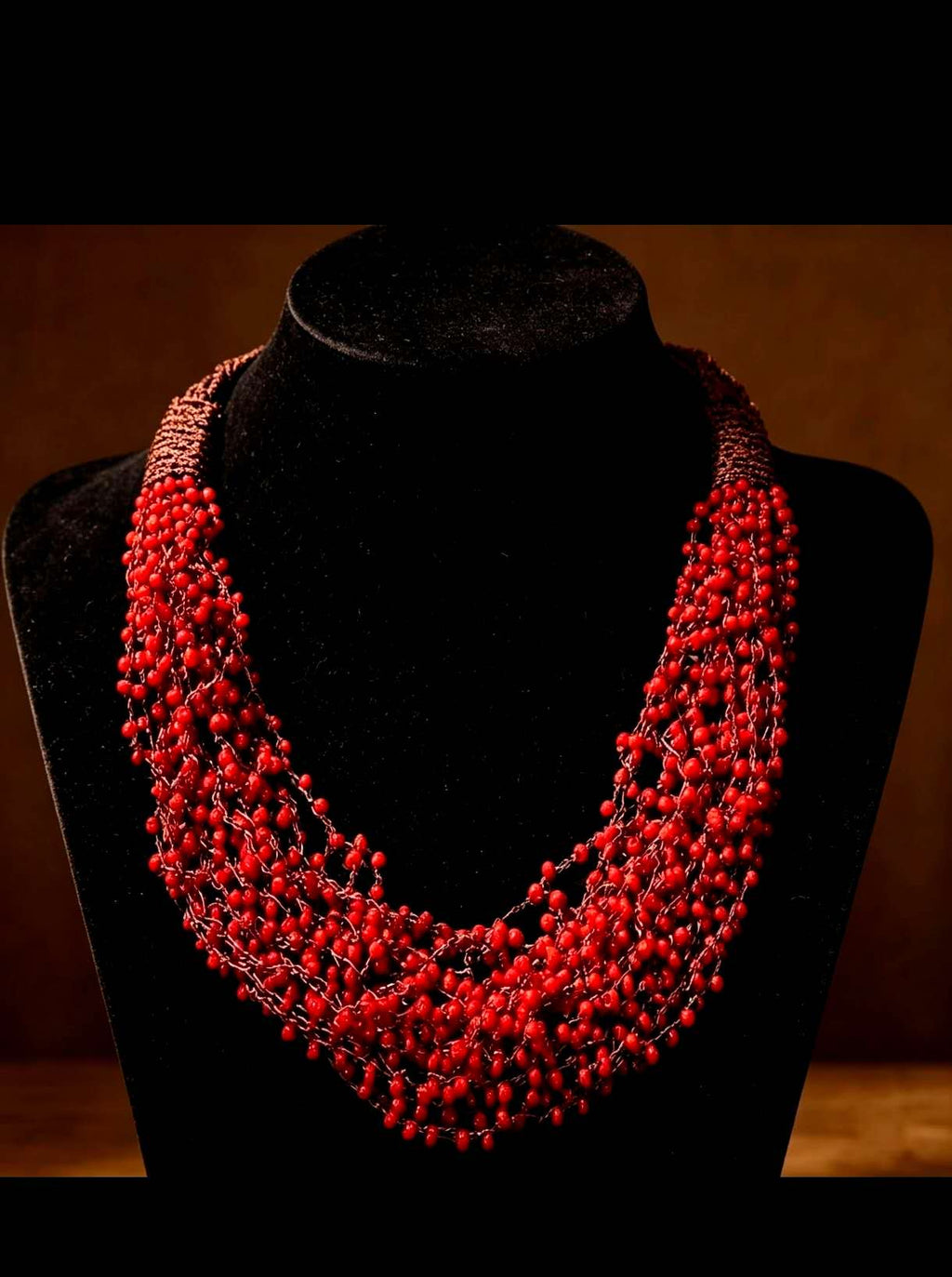Collier plastron bohème multi-rangs de perles fines, fermoir bouton en tissu tissé main, bijoux de vacances pour femme