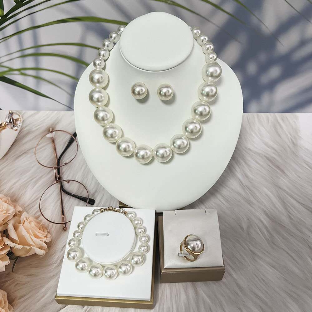 Jewellery set of 4 PCS with necklace, earrings, bracelet and ring