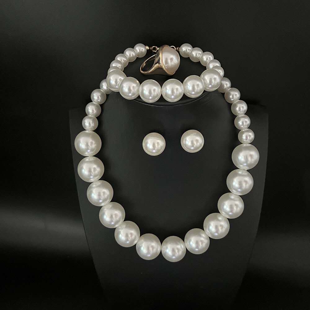 Jewellery set of 4 PCS with necklace, earrings, bracelet and ring
