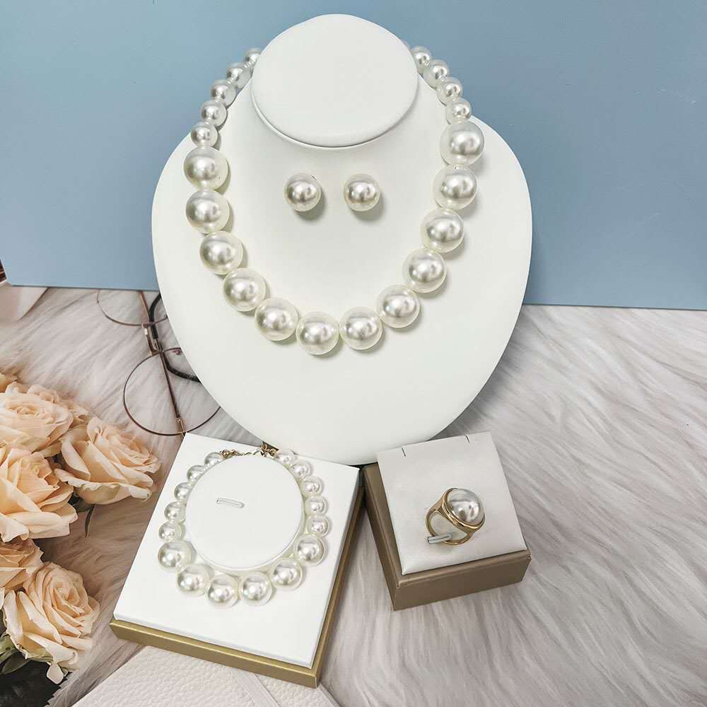 Jewellery set of 4 PCS with necklace, earrings, bracelet and ring