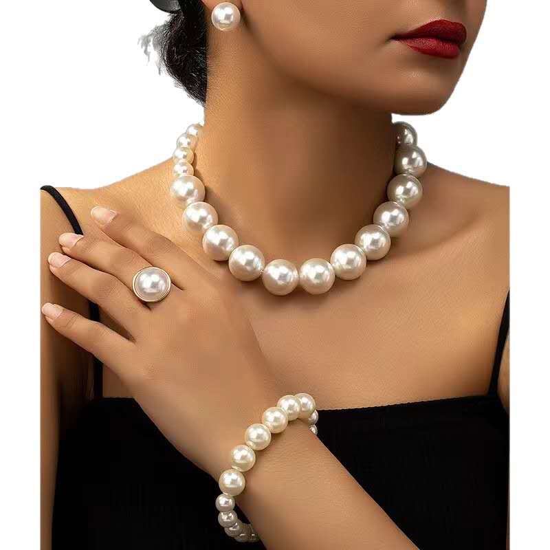 Jewellery set of 4 PCS with necklace, earrings, bracelet and ring