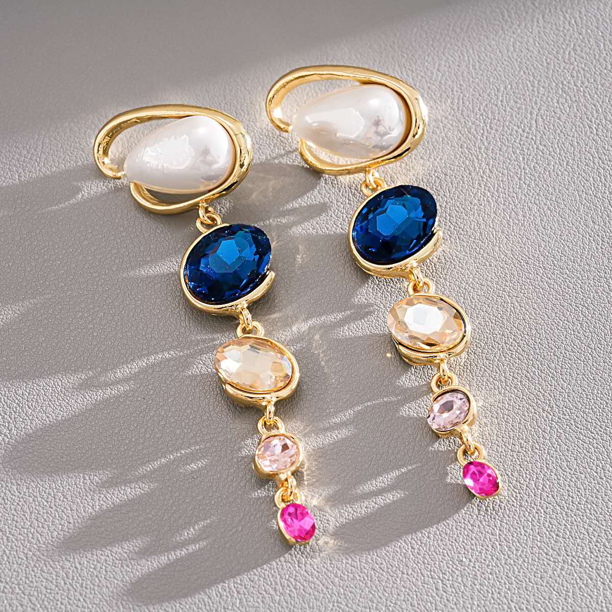 Set with irregular pearls, blue crystals and zirconia 2 PCS