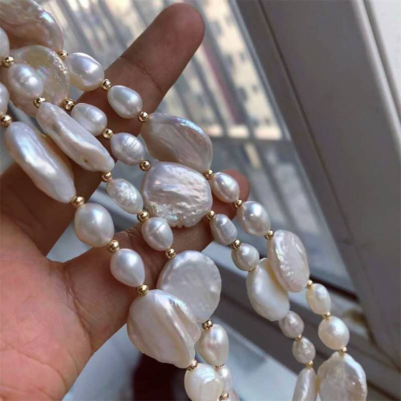 Necklace of natural baroque pearls and natural freshwater pearls