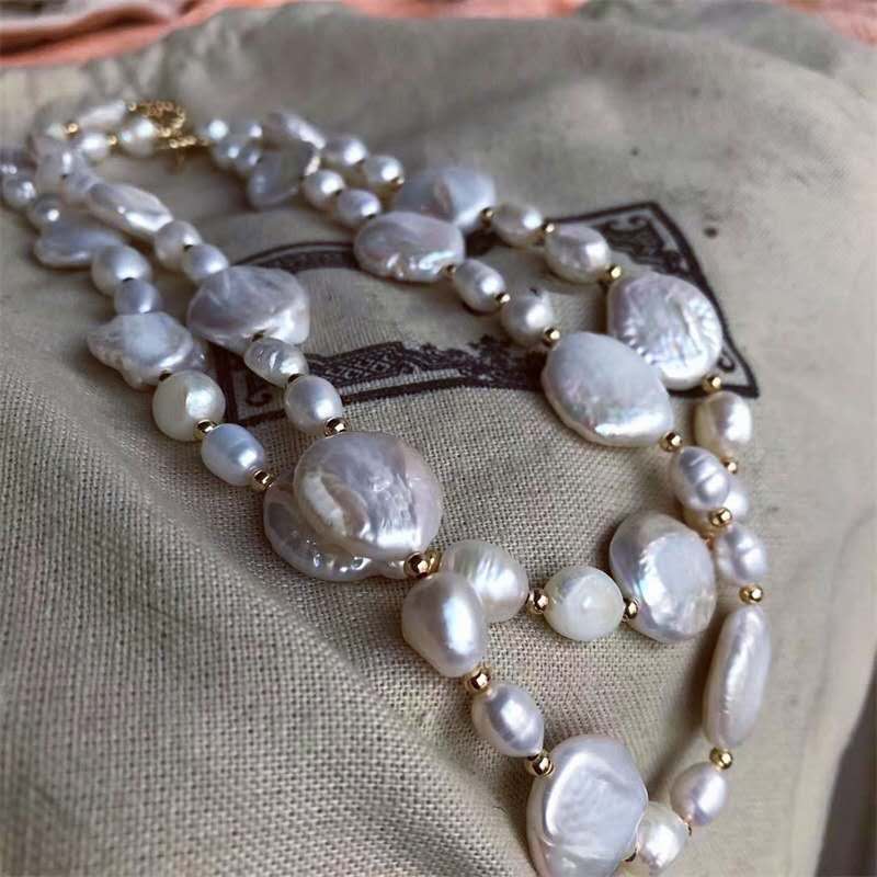 Necklace of natural baroque pearls and natural freshwater pearls