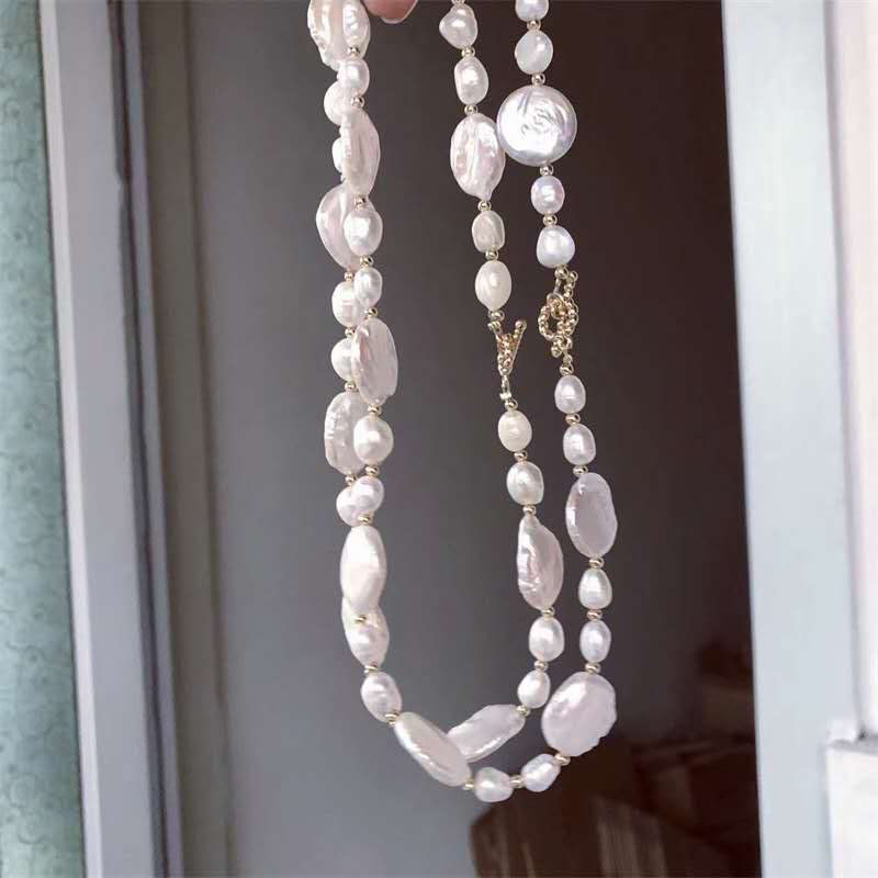 Necklace of natural baroque pearls and natural freshwater pearls