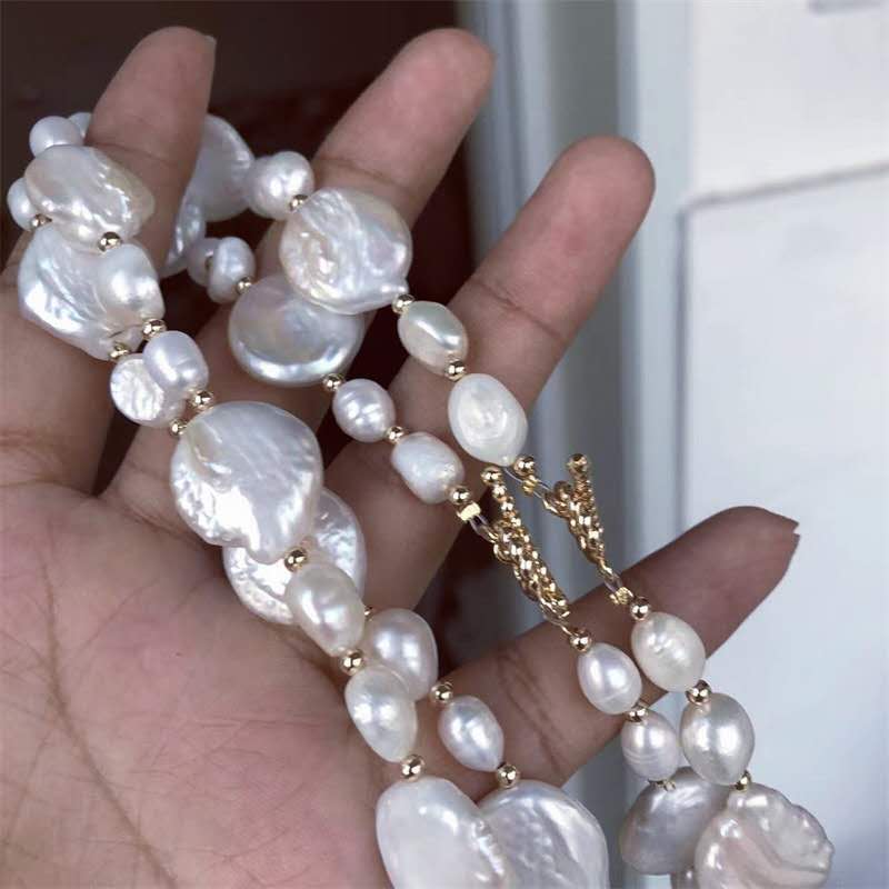 Necklace of natural baroque pearls and natural freshwater pearls
