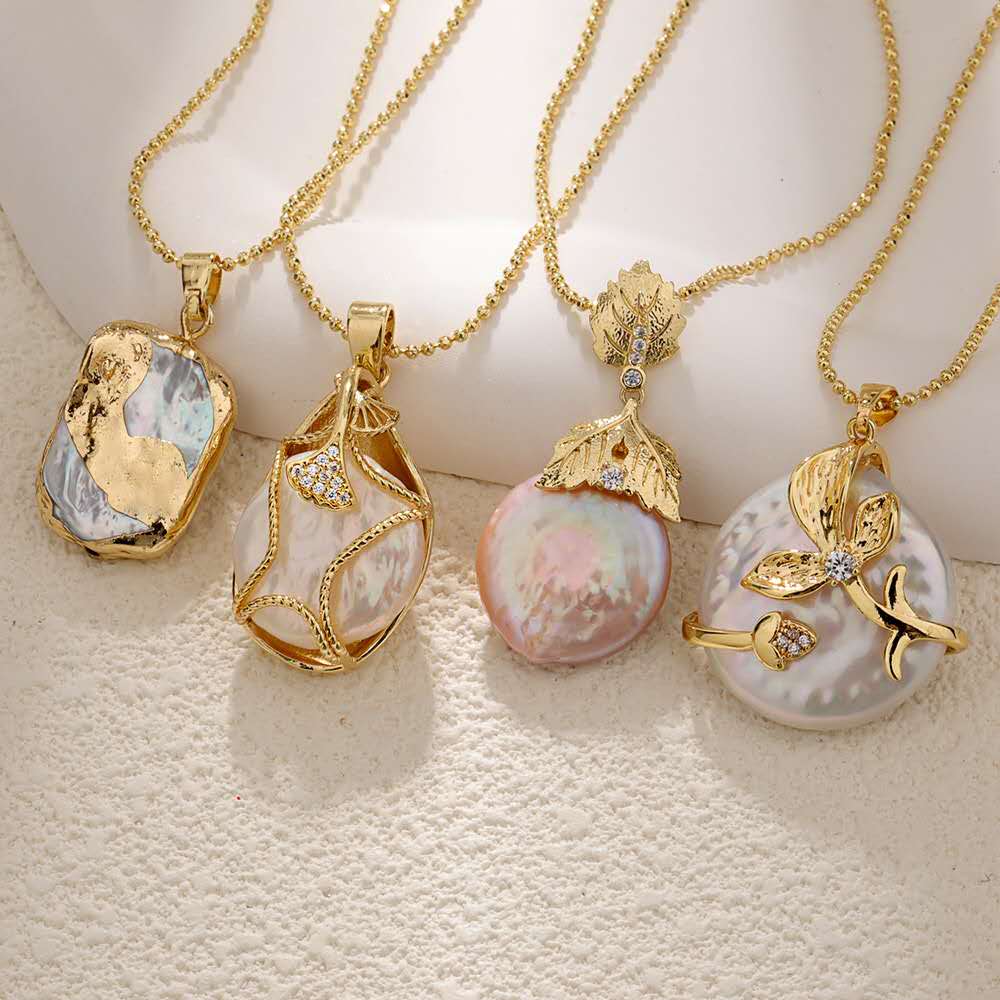Necklace with pendants made out of natural baroque pearls or natural seashell