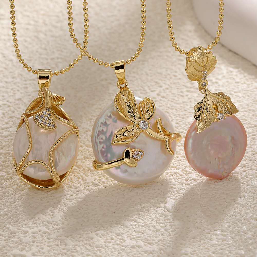 Necklace with pendants made out of natural baroque pearls or natural seashell
