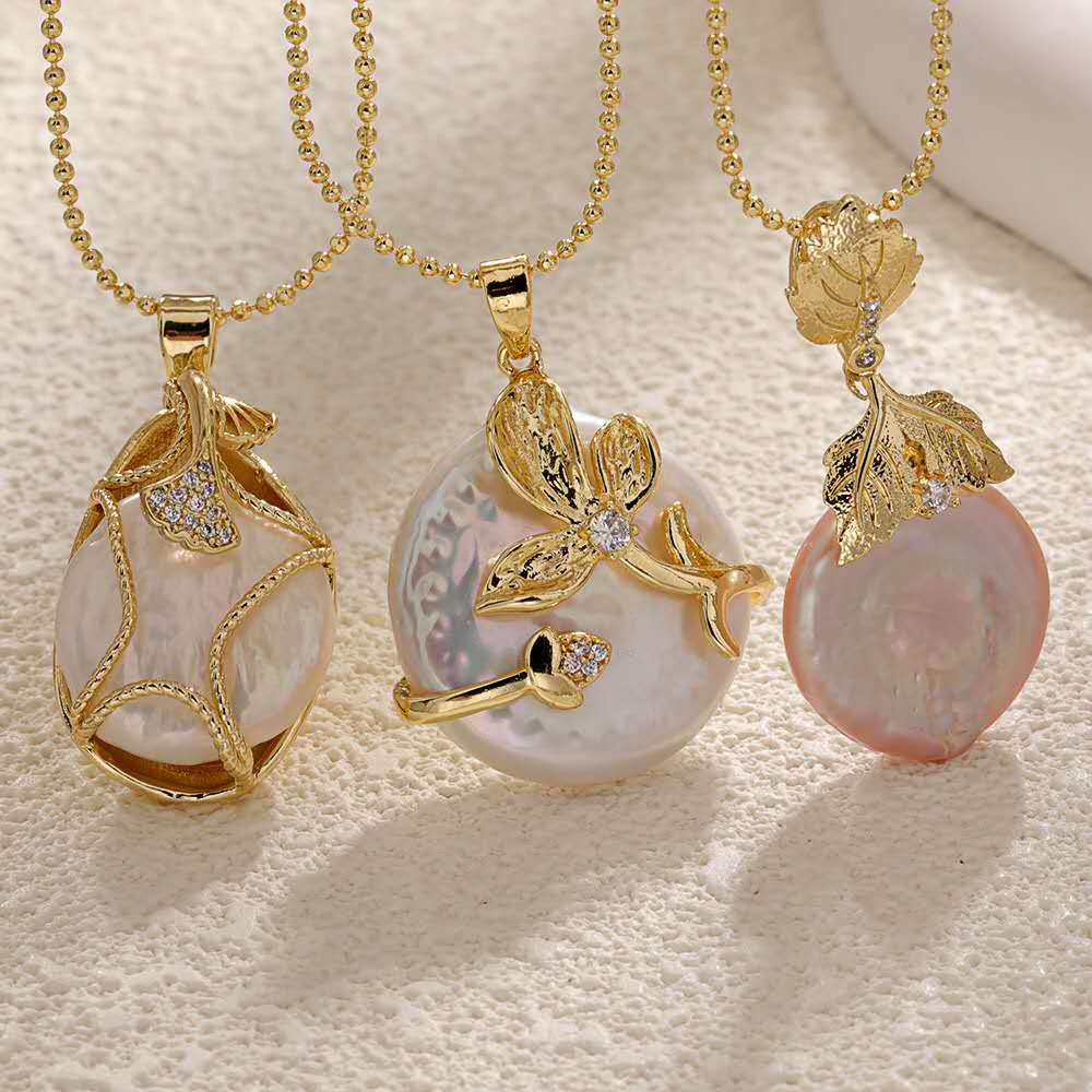 Necklace with pendants made out of natural baroque pearls or natural seashell