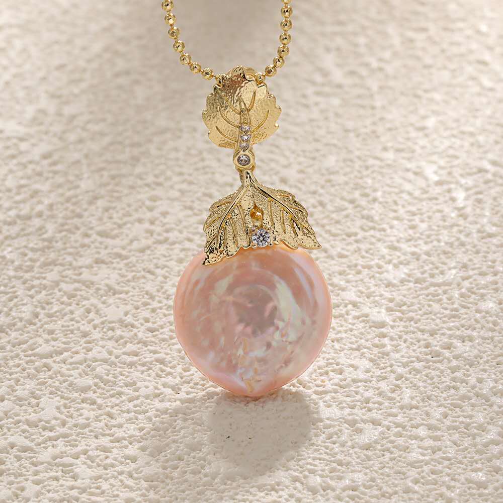 Necklace with pendants made out of natural baroque pearls or natural seashell