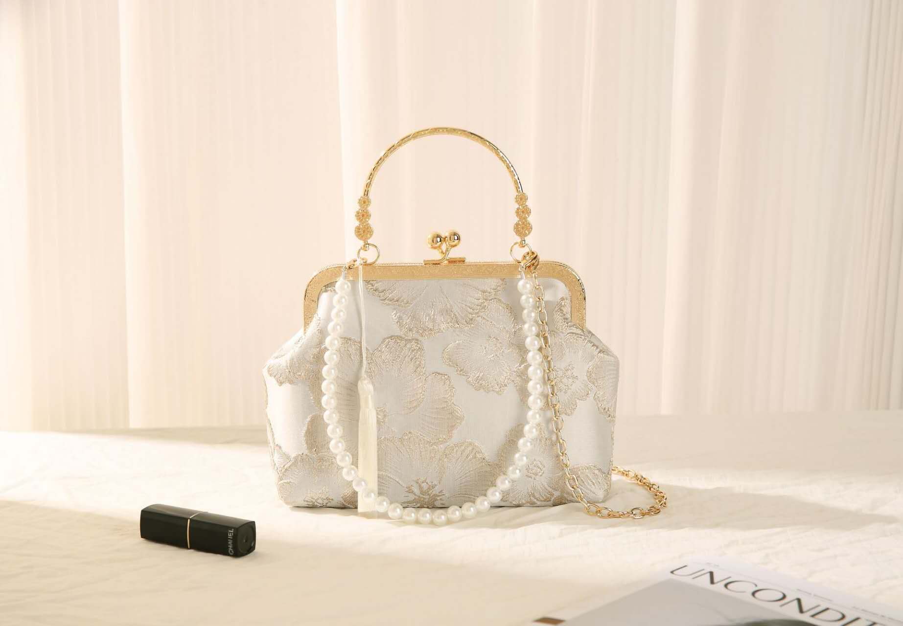 Handcrafted clutch embroidered with large floral motifs