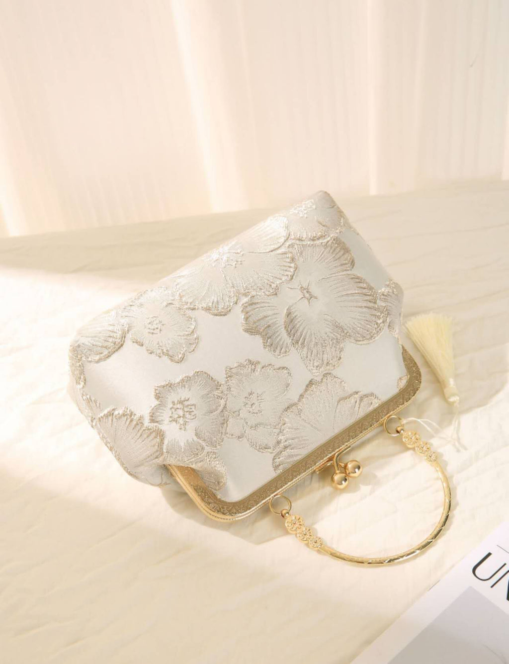 Handcrafted clutch embroidered with large floral motifs