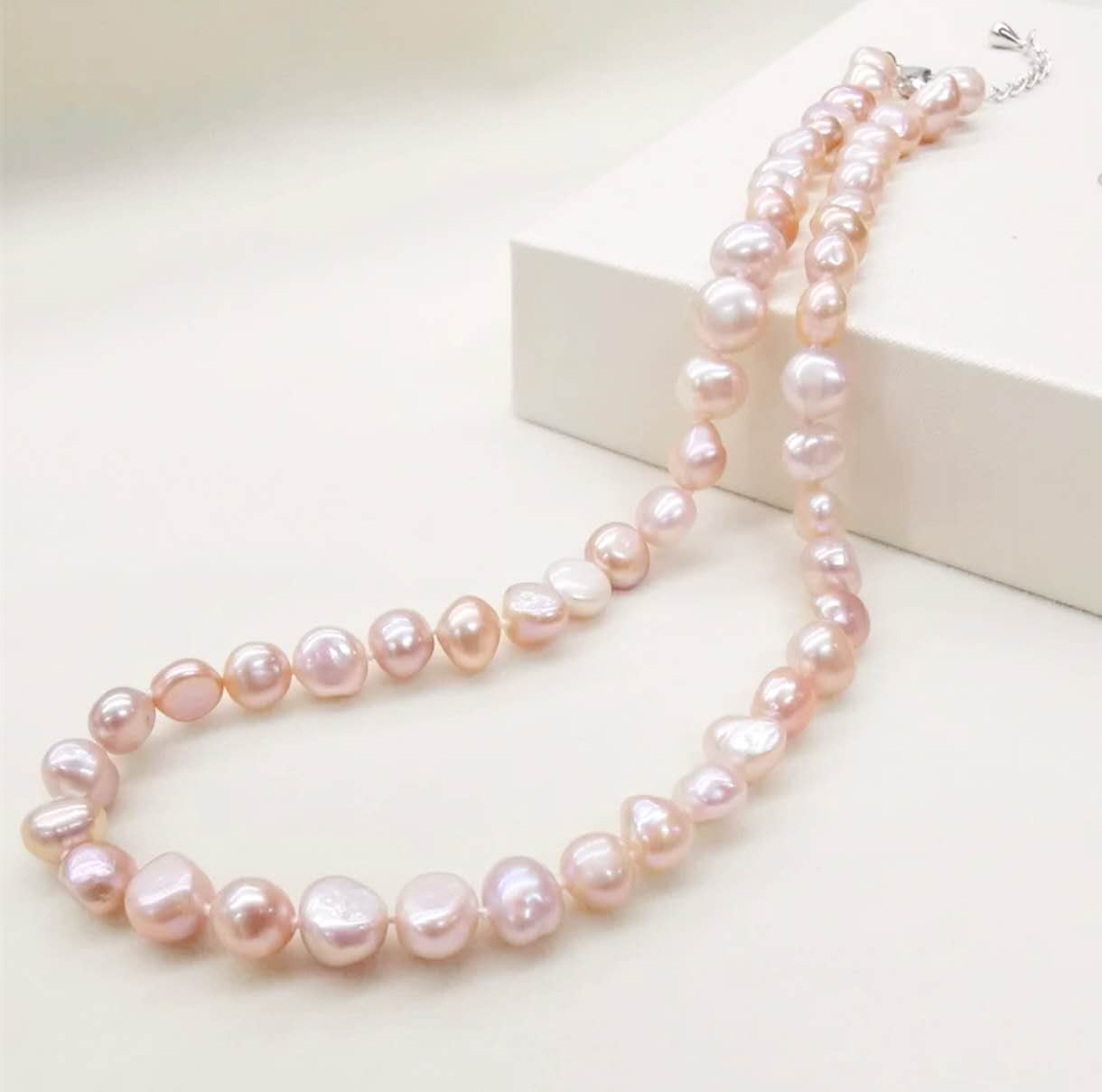 Natural freshwater pearl necklace with irregular pearls