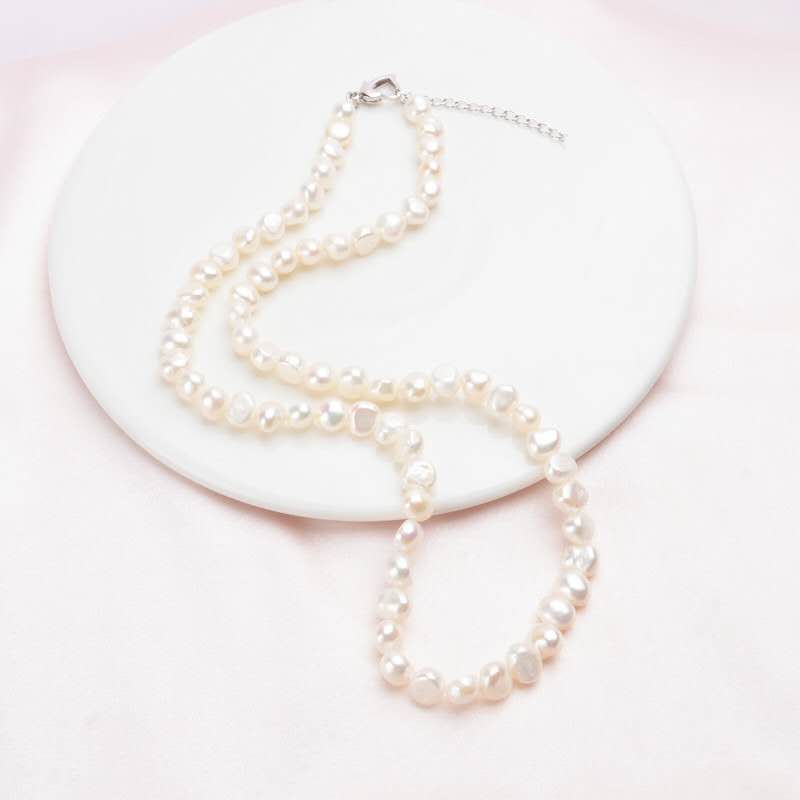Natural freshwater pearl necklace with irregular pearls