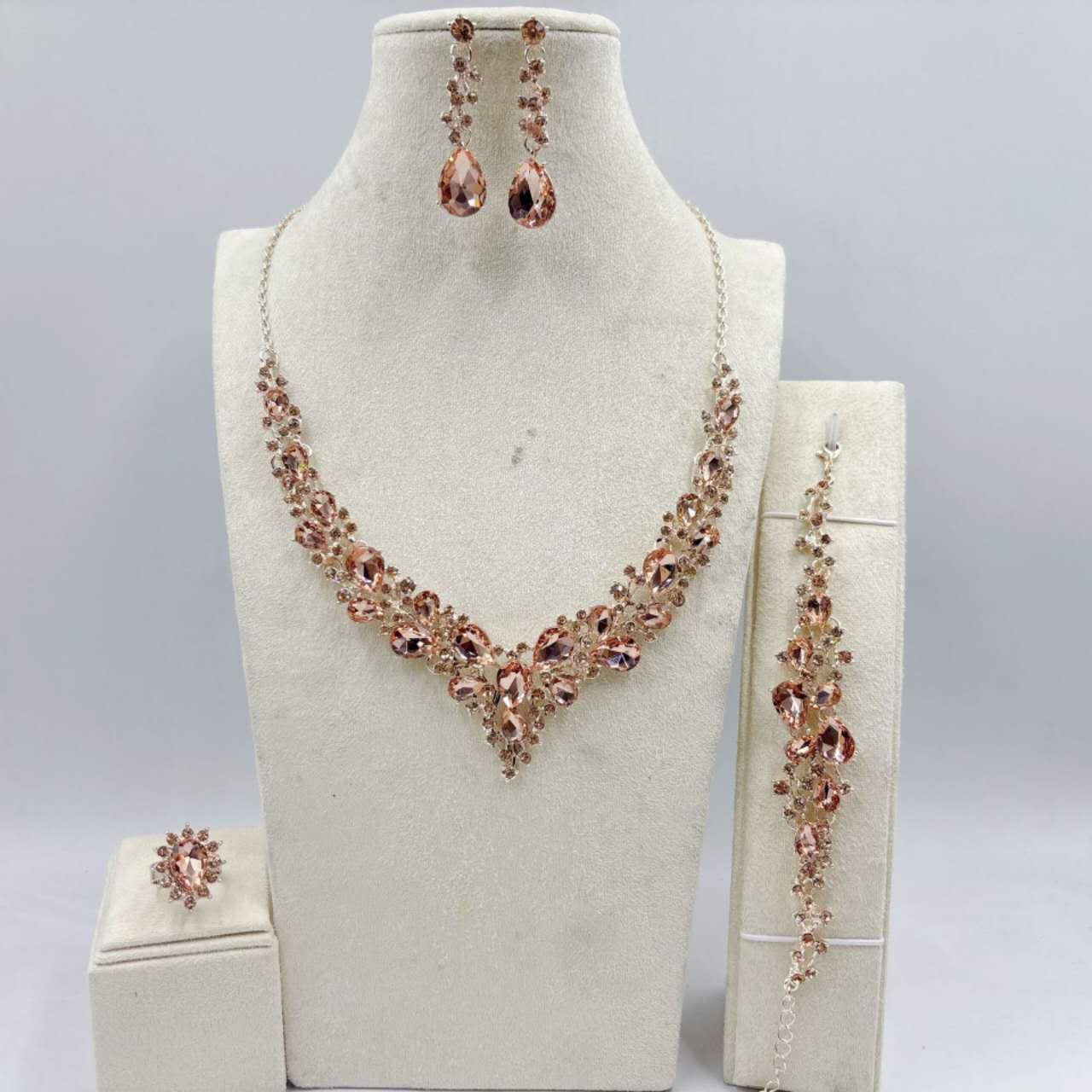 Fashionable set with zirconia and rhinestones, 4 PCS