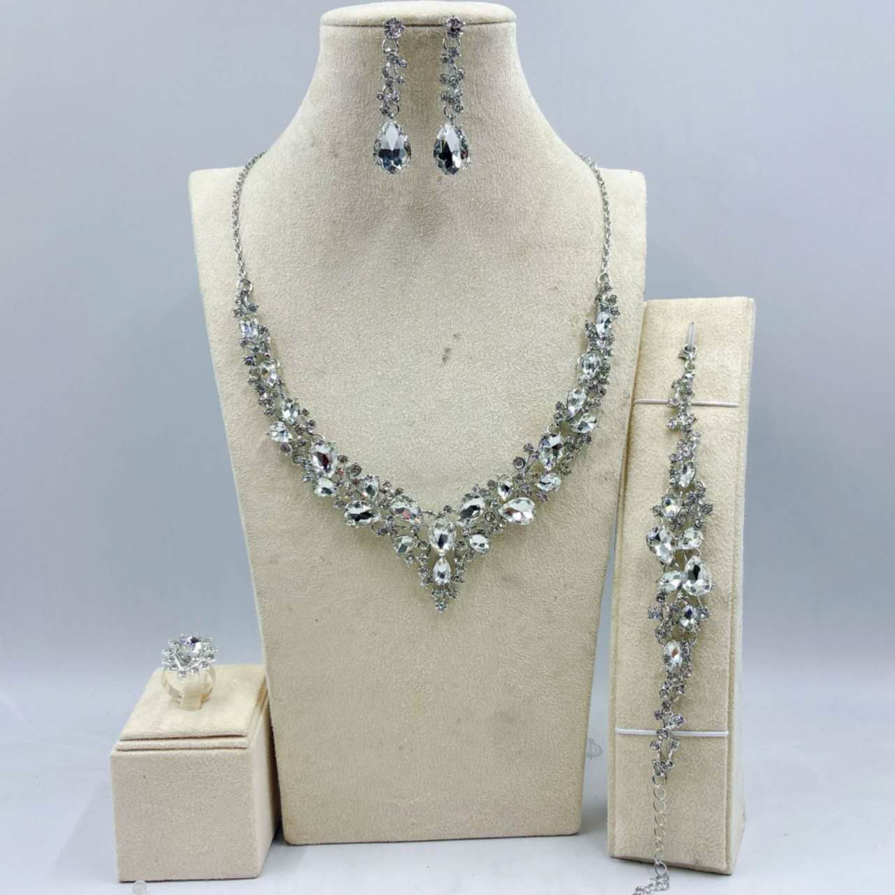 Fashionable set with zirconia and rhinestones, 4 PCS